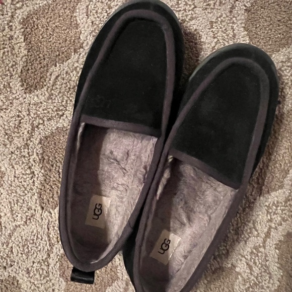 UGG Slippers-Size 9 - Picture 10 of 10